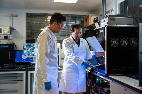 250721_j-tye_20250721_ucl_383_indoor-solar-cells_9792.jpg