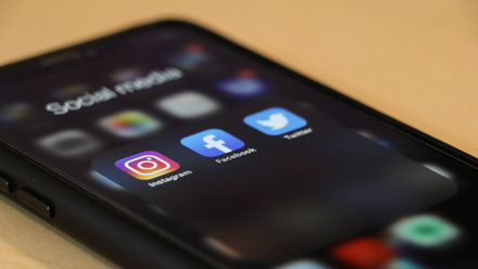 Social media phone.jpg
